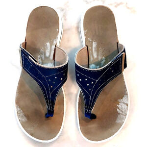 Clarks Brinkley Star Navy Thong Sandal - size 10